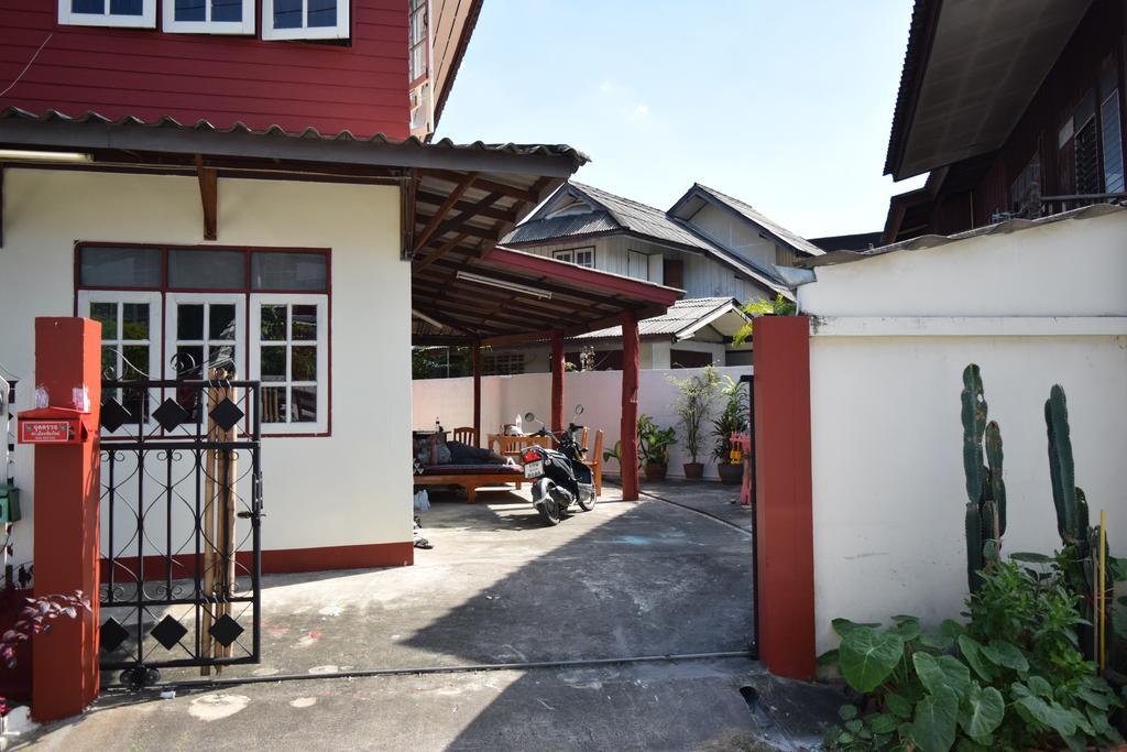 Champion Hostel 2 (Adults Only) Chiang Mai Exterior photo